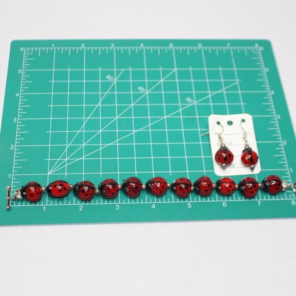 Ladybug Glass Bead Bracelet and Dangle Earrings - Picture 6 of 7